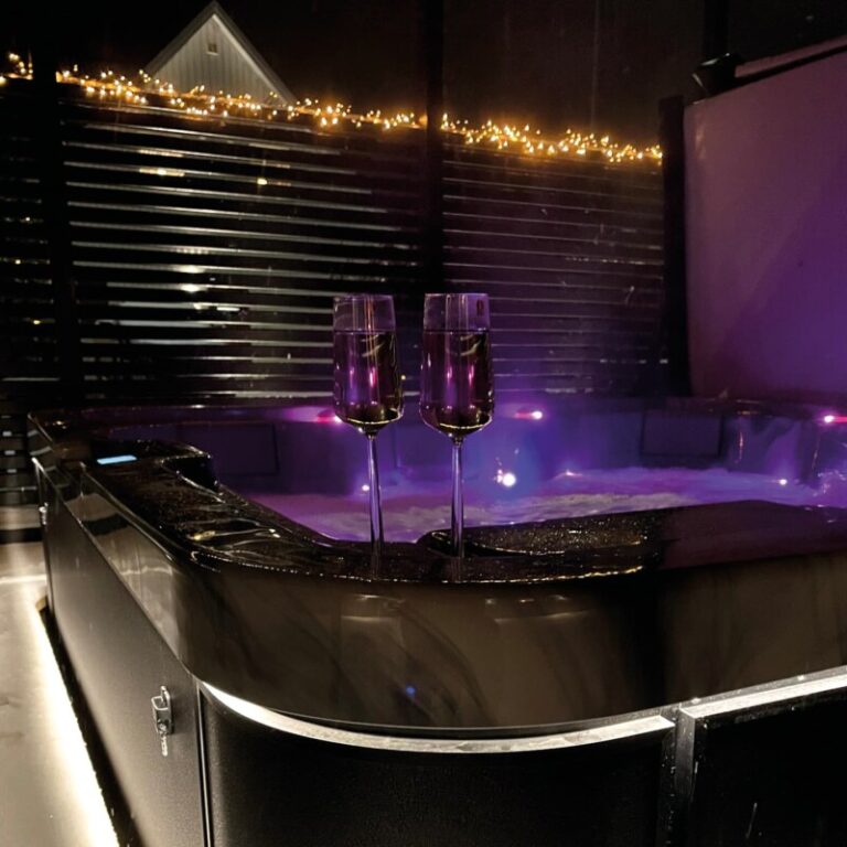 ViskanSpa musta alumiiniverhoilu led-valoilla